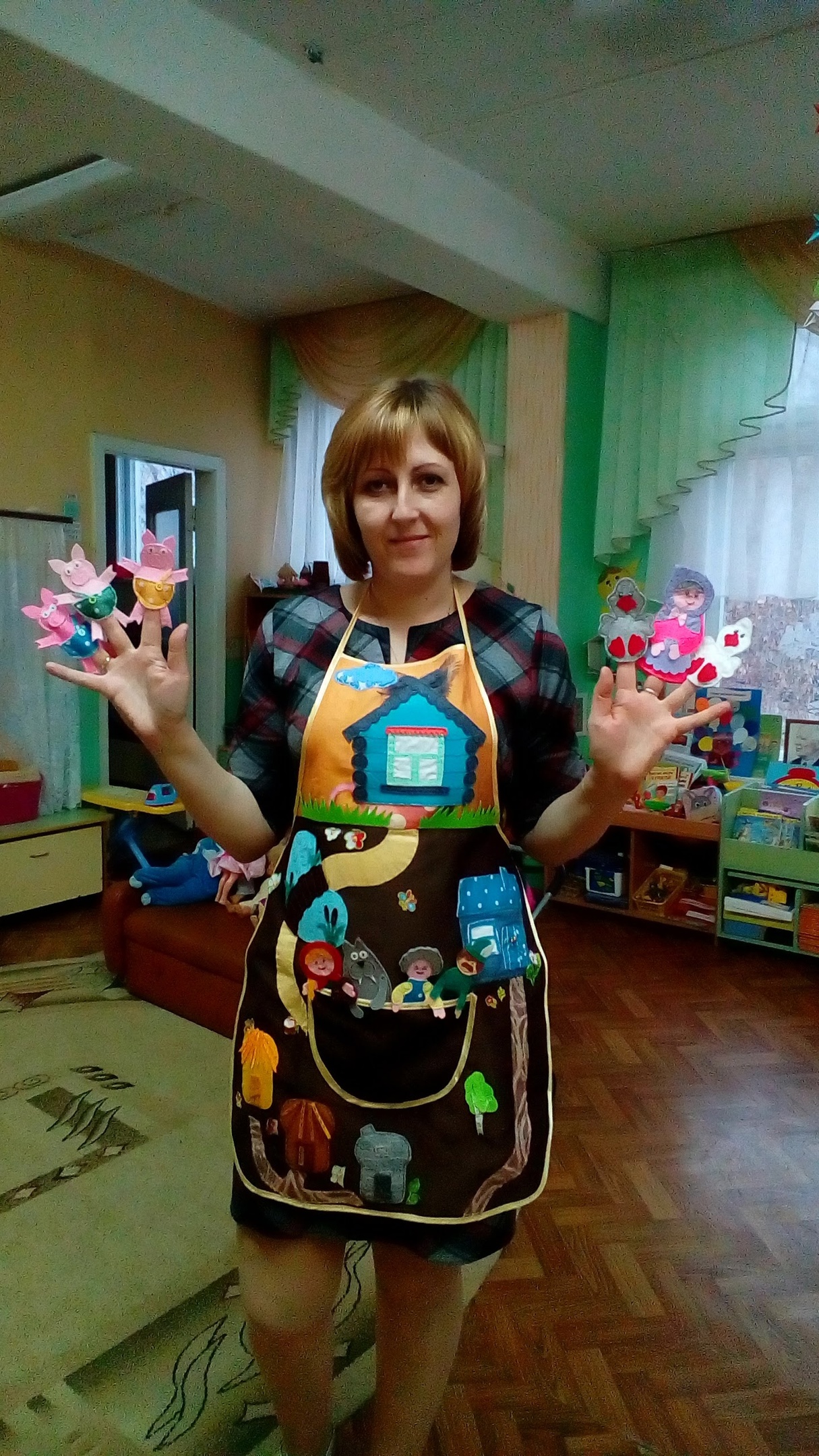 Театр Три поросенка на фартуке